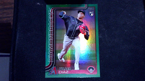 2025 Topps #104 Yilber Diaz Green Rainbow Foil #/99