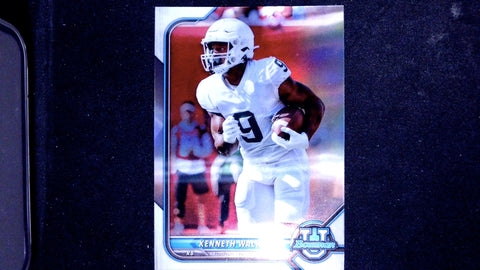 2021-22 Bowman University #97 Kenneth Walker III Chrome Refractors
