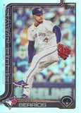 2025 Topps #33 José Berríos Rainbow Foil