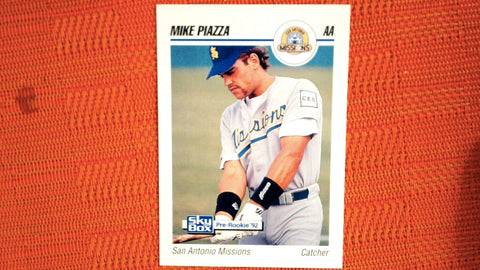 1992 SkyBox Team Sets AA #573 Mike Piazza