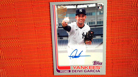 2021 Topps Archives Fan Favorite Certified Silver Autograph Issue #FFA-DG Deivi Garcia 43/99 Default Title